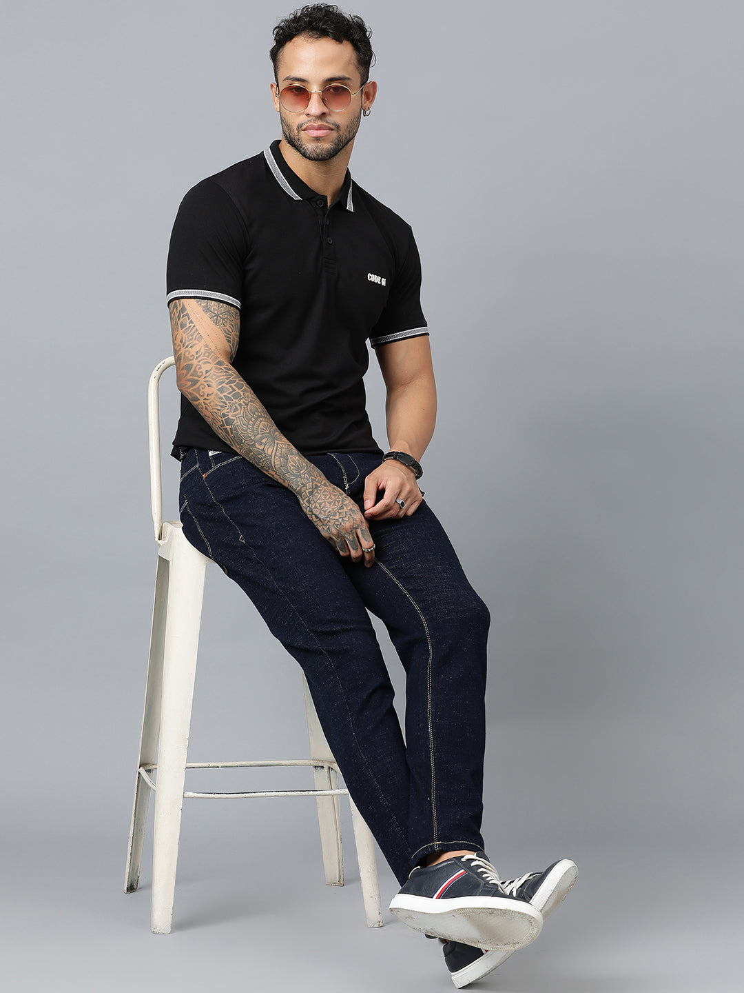 Classic dark blue straight fit jeans